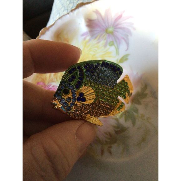 NWT Rhinestone Fish Brooch Pin 2” Gold Multi Color Rhinestone Fish - Picture 11 of 16